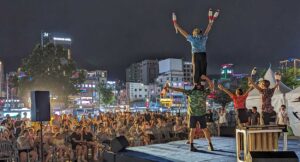 Les Touristes Busan station